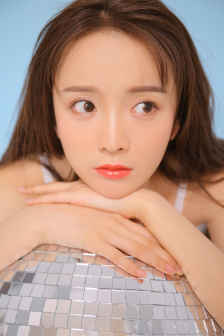 禁房艳奇